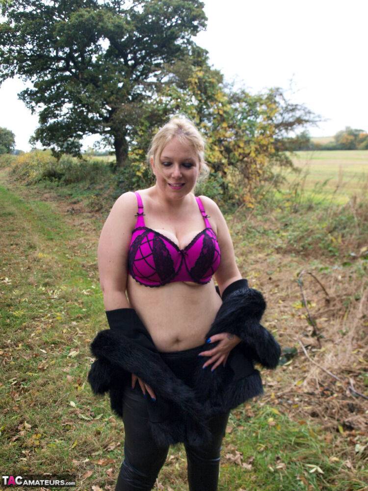 Blonde amateur Sindy Bust looses her large boobs near a farmer's field - #10