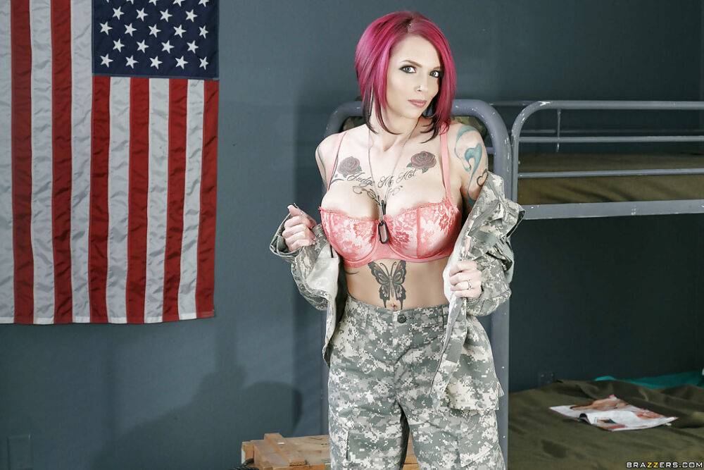Busty army brat Anna Bell Peaks baring heavily tattooed naked body | Photo: 721643