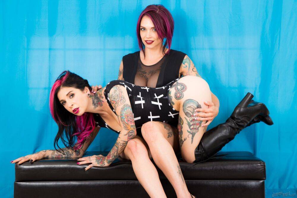 Tattooed lesbians Joanna Angel and Anna Bell Peaks help each other get naked | Photo: 722097