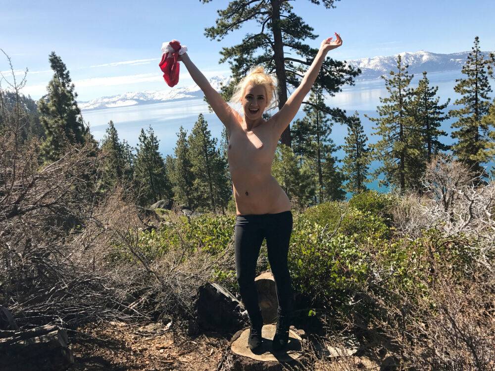 Amateur Kristen Scott & Sierra Nicole show some firm hot ass in the wilderness - #3