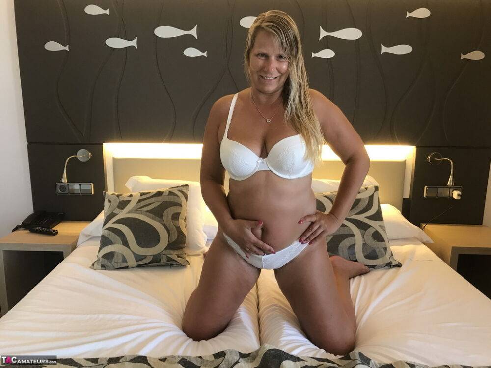 Mature BBW Sweet Susi removes her bra and panties before spreading pussy lips - #7