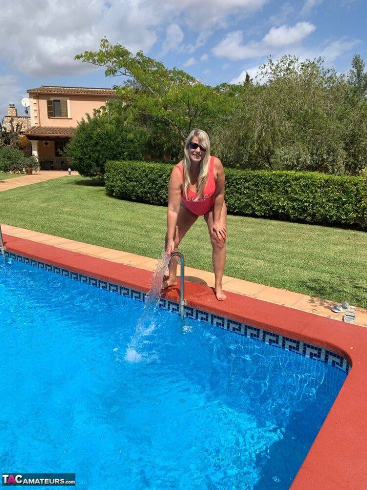 Overweight blonde Sweet Susi frees her tits and twat from a swimsuit by a pool | Photo: 1326874