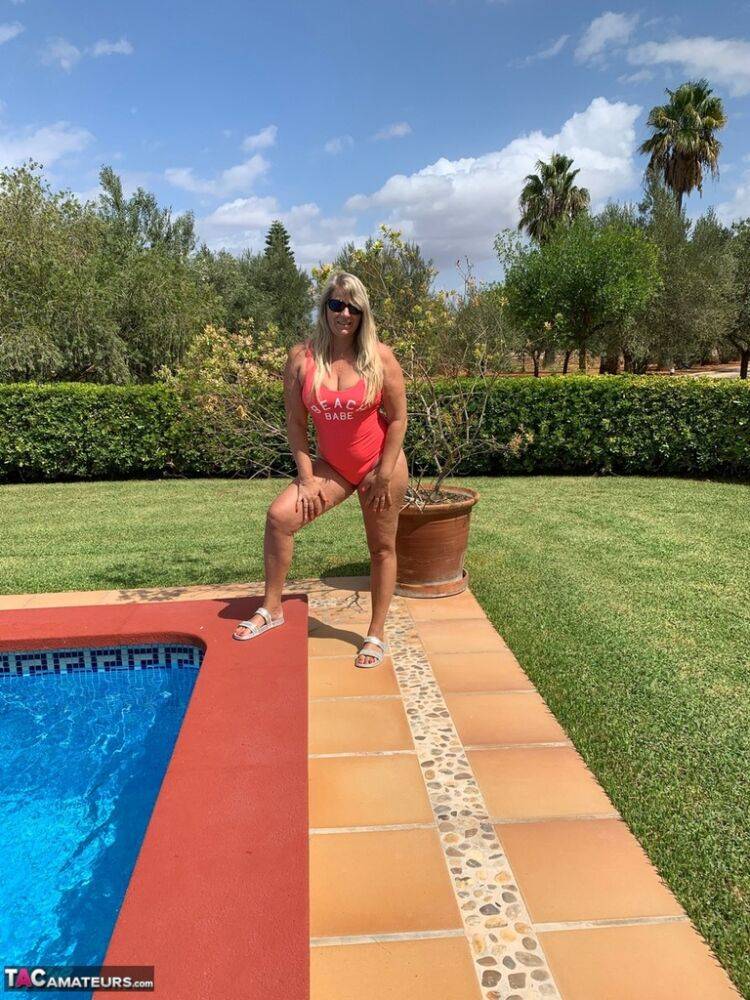 Overweight blonde Sweet Susi frees her tits and twat from a swimsuit by a pool | Photo: 1326920