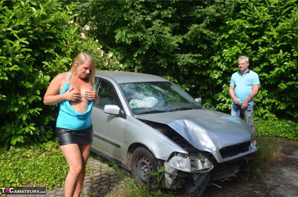 Older blonde Sweet Susi sucks a dick by a wrecked automobile in the backyard - #9