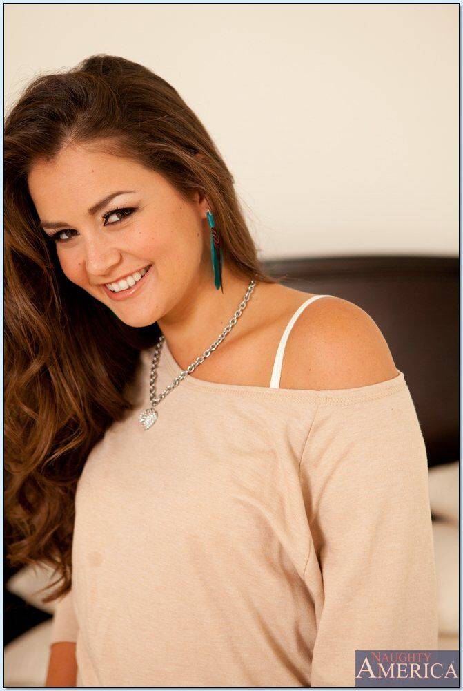 Petite latina babe Allie Haze stripping and posing naked on the bed - #13