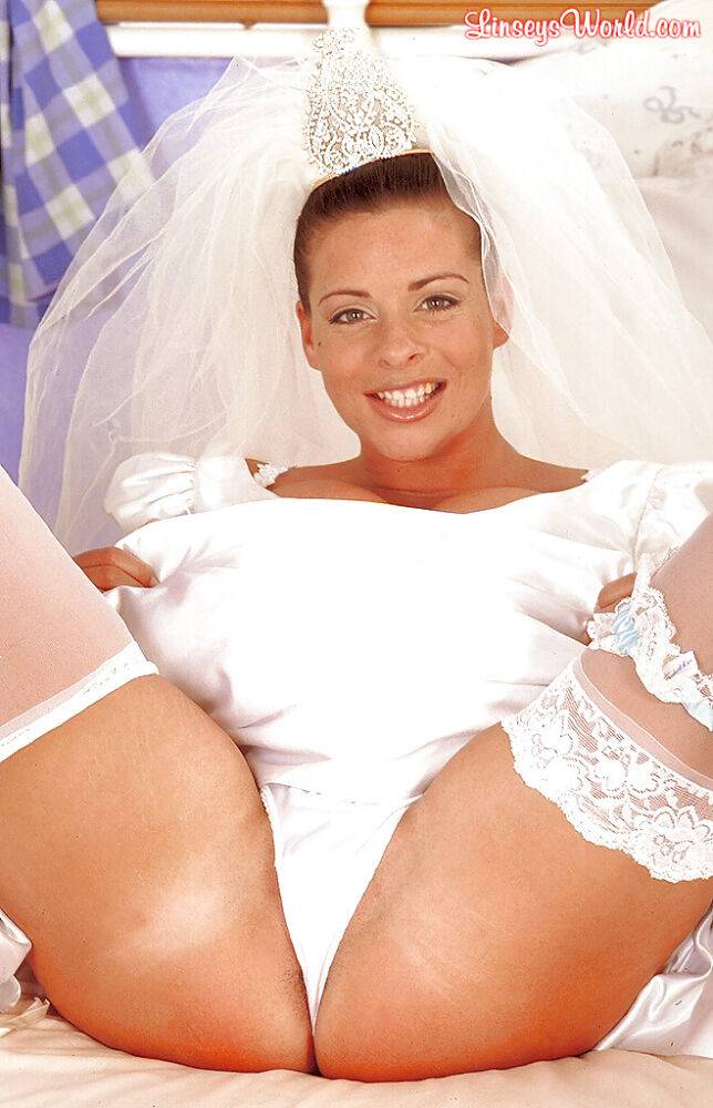 Busty bride Linsey Dawn McKenzie does some rubbing before the wedding. | Photo: 1481461