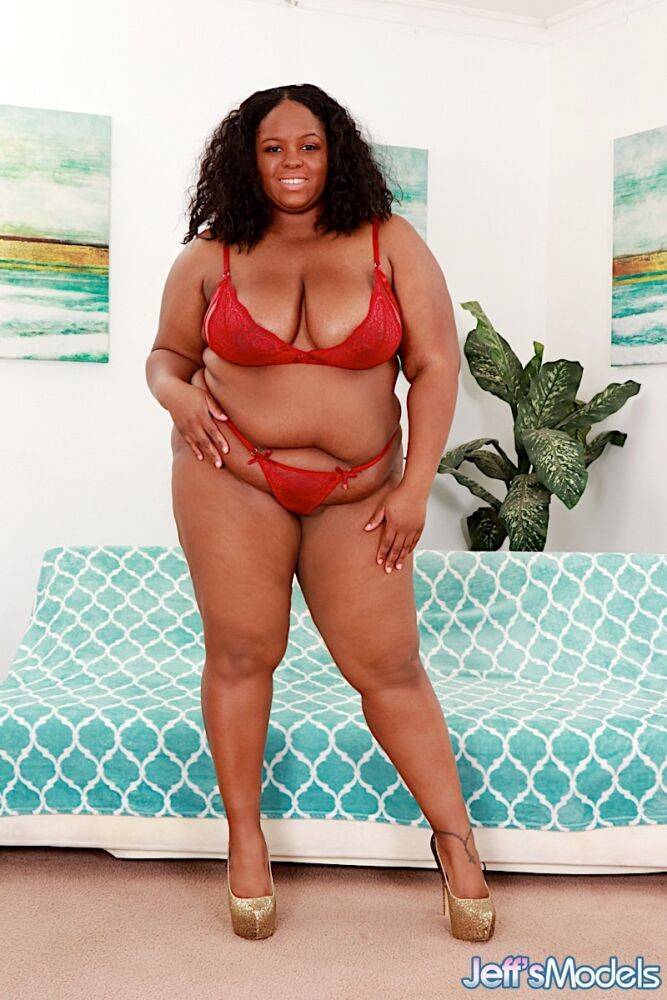 Obese black woman Olivia Leigh finger spreads her pink pussy on a futon | Photo: 1584330