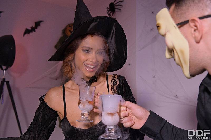 Horny chick Veronica Leal gets ass fucked after serving Witch's brew to a man - #7