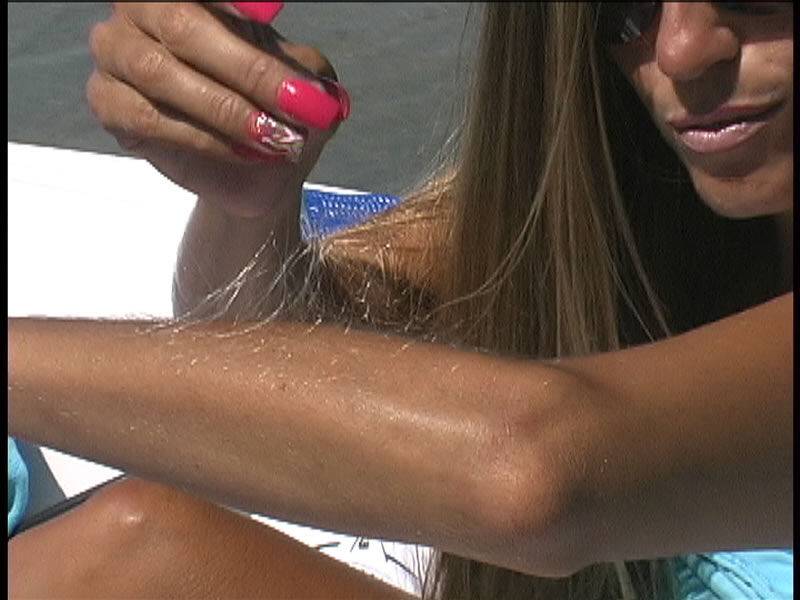 Amateur model Lori Anderson exhibits her hairy forearms in sunglasses - #8