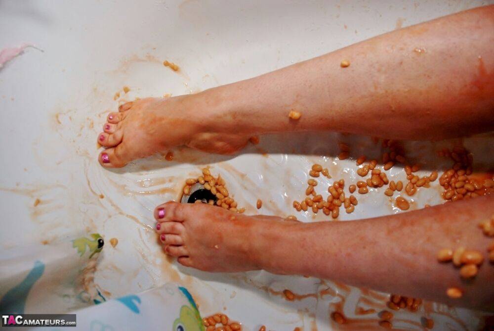 British amateur Juicey Janey covers herself in food products in a bathtub - #9