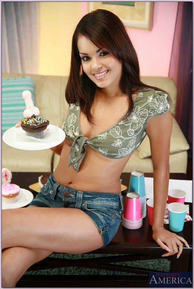Lascivious teen hottie Daisy Marie denudes nice boobs and eats cupcakes - #16