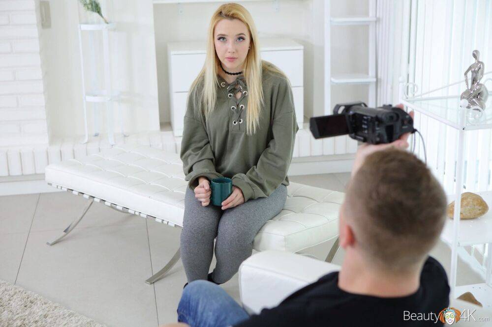 Blond teen Samantha Rone gets a mouthful of cum during sex with a photographer | Photo: 2048363