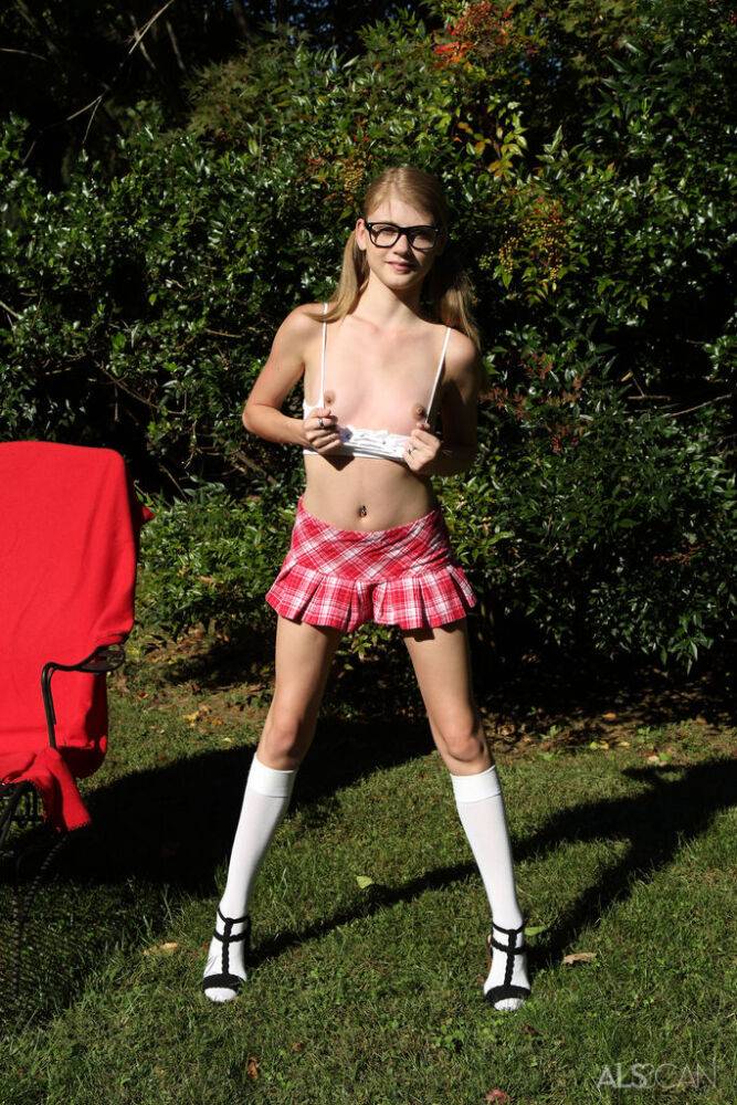 Kinky nerd Hannah Hays works a massive dildo into her twat in the yard - #7