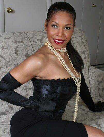 Ebony mature Semmie Desuora revealing her melons from a classy corset dress - #10