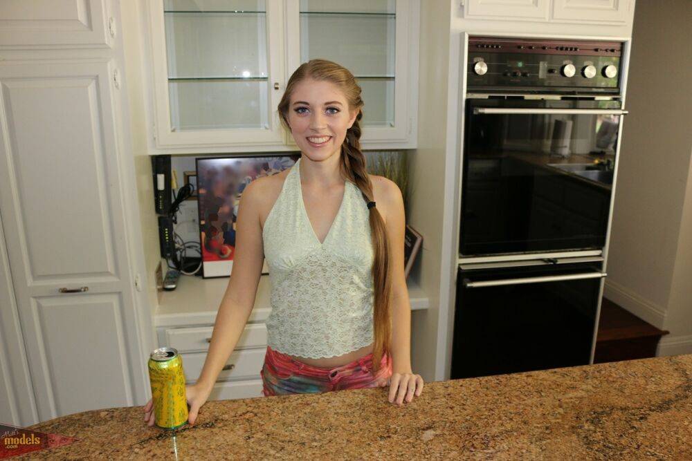First timer Alyce Anderson gets naked on kitchen counter to part her pussy - #15