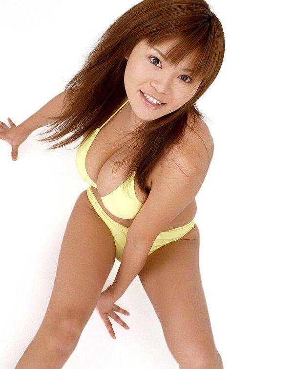 Pretty Japanese redhead Yoko Matsugane models a yellow bikini in bare feet - #9