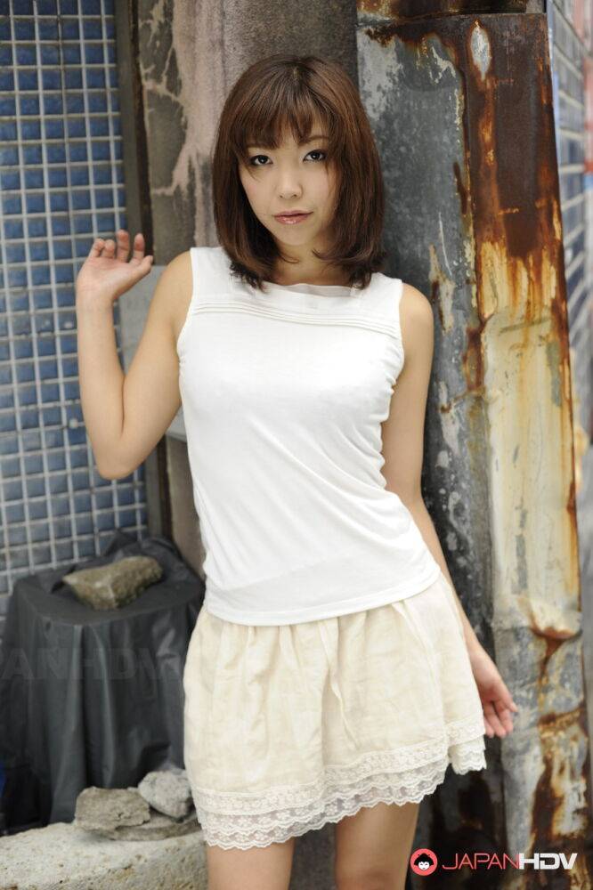 Hot Japanese girl models non nude in a thigh length skirt out on the streets - #5