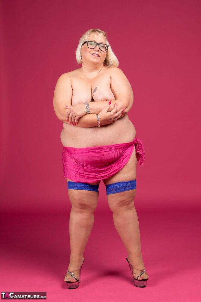 Blonde fatty Lexie Cummings models topless in glasses and stockings - #15