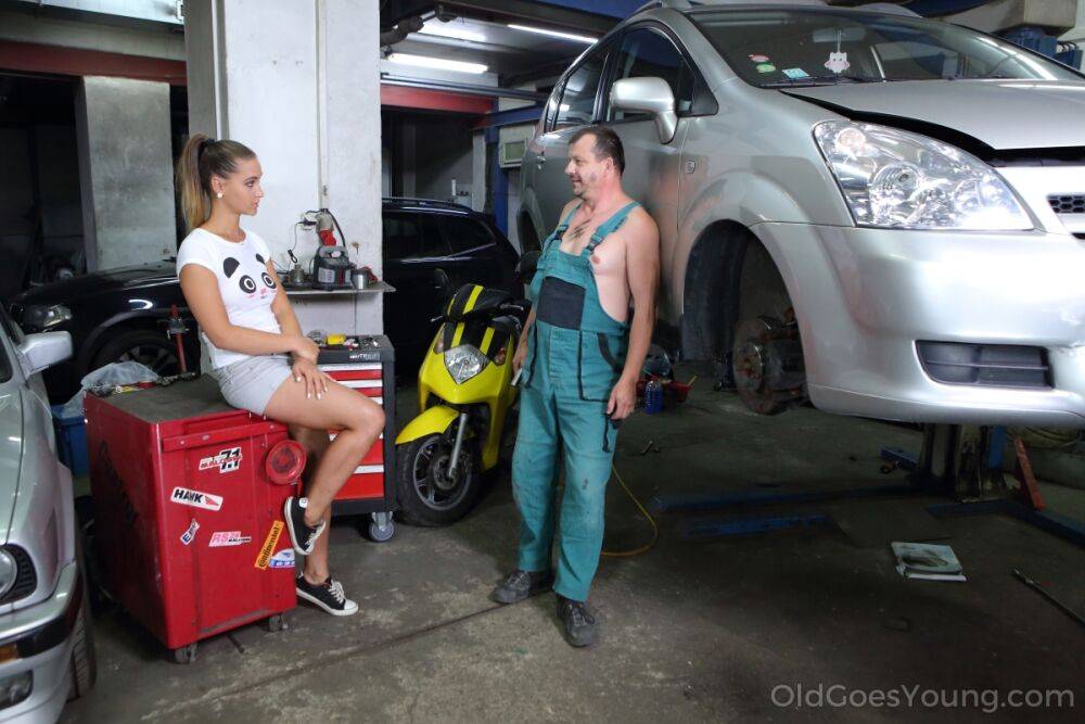 Horny teen Naomi Bennet seduces an old mechanic while he works on her car - #14