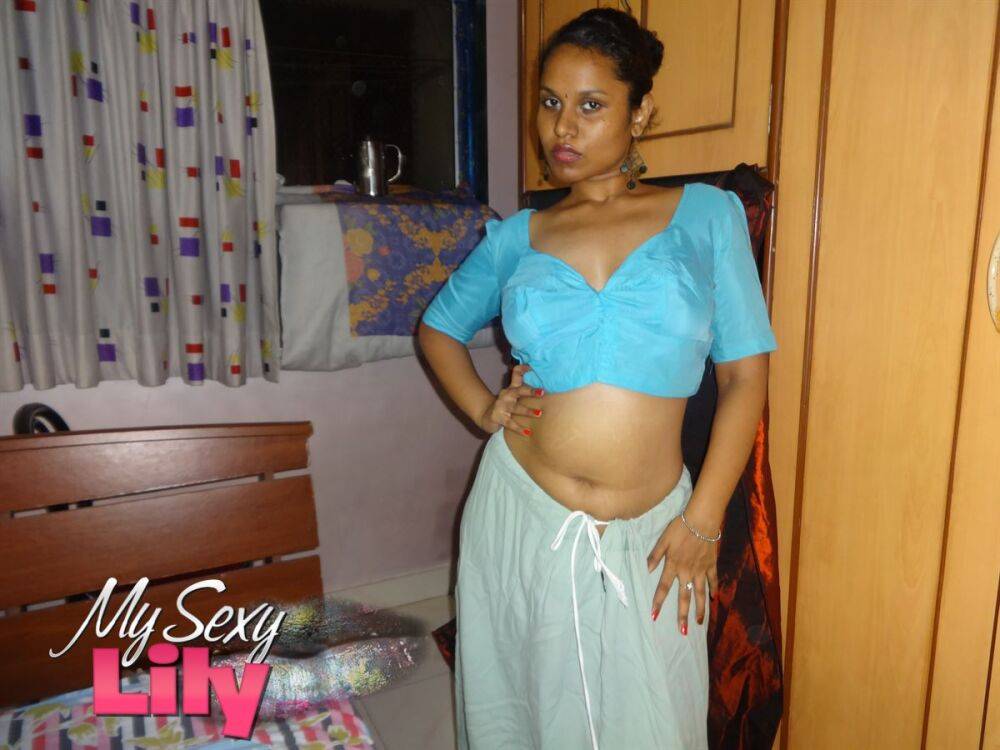 Indian solo girl Lily Singh exposes her naked breasts in a skirt - #10