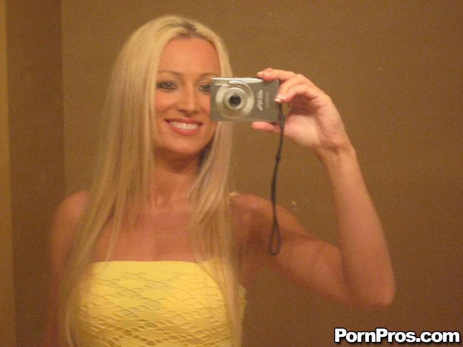 Blonde amateur Diana Doll gets naked for bathroom selfies - #2