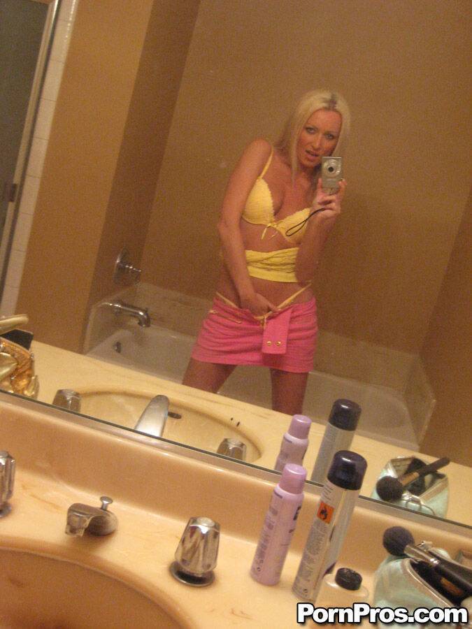 Blonde amateur Diana Doll gets naked for bathroom selfies - #8