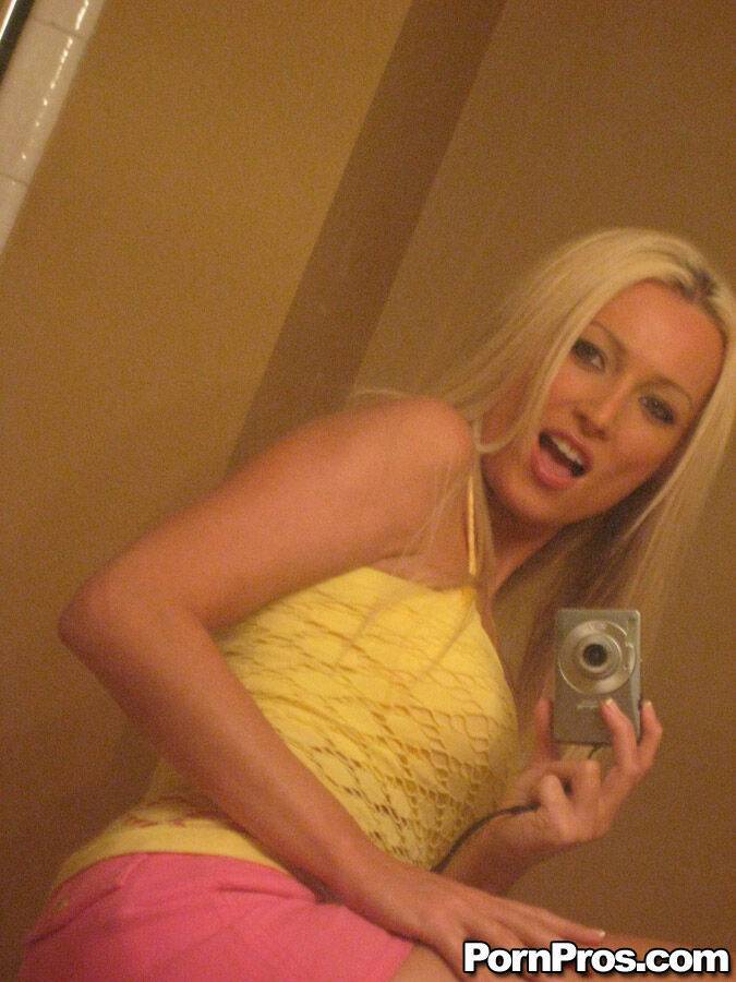 Blonde amateur Diana Doll gets naked for bathroom selfies - #5