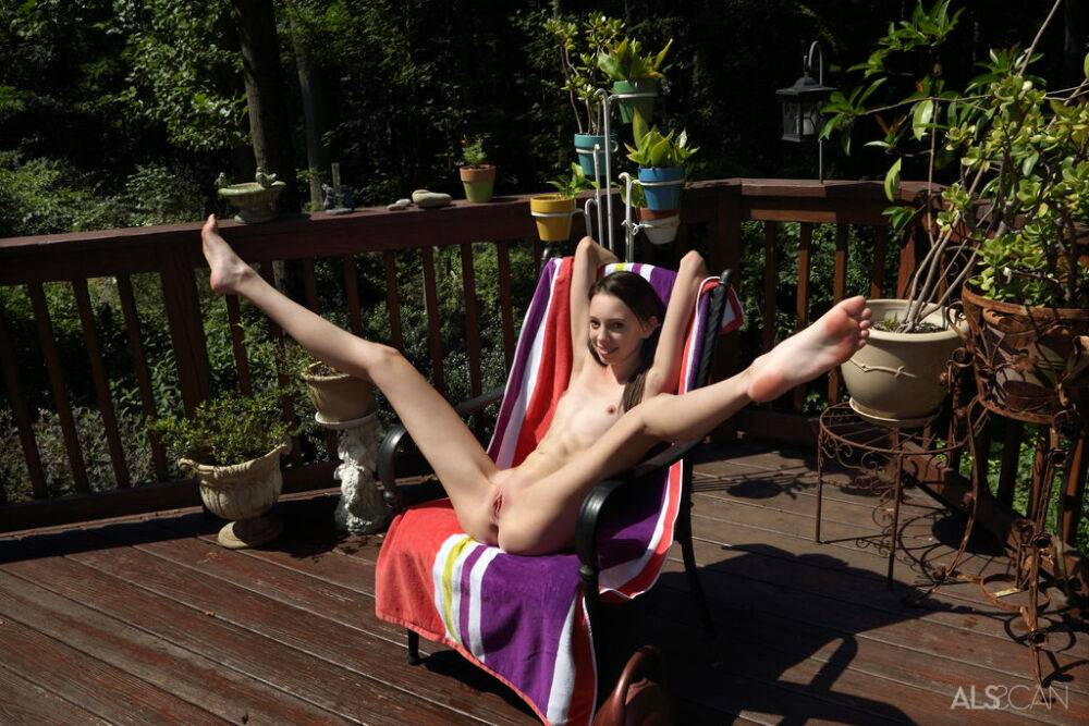 Skinny teen girl Aria Haze takes off her bikini and pegs her twat on patio - #3