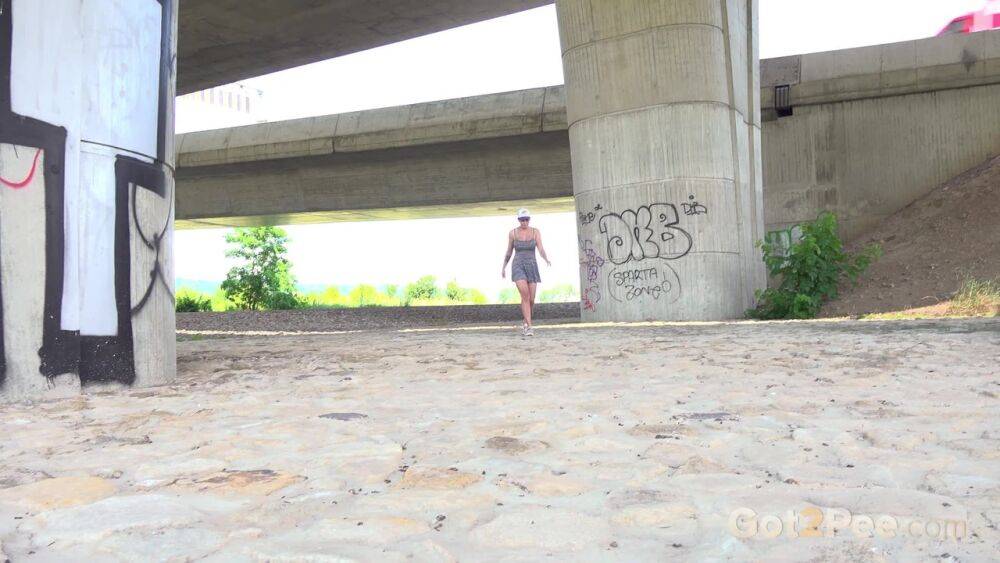 Chloe Lamour squats near a bridge to piss - #8
