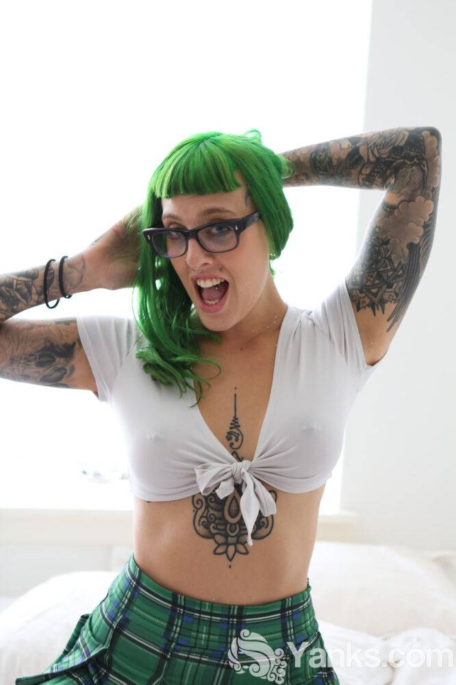 Tattooed amateur Lola A strips to white OTK socks with her hair dyed green - #9