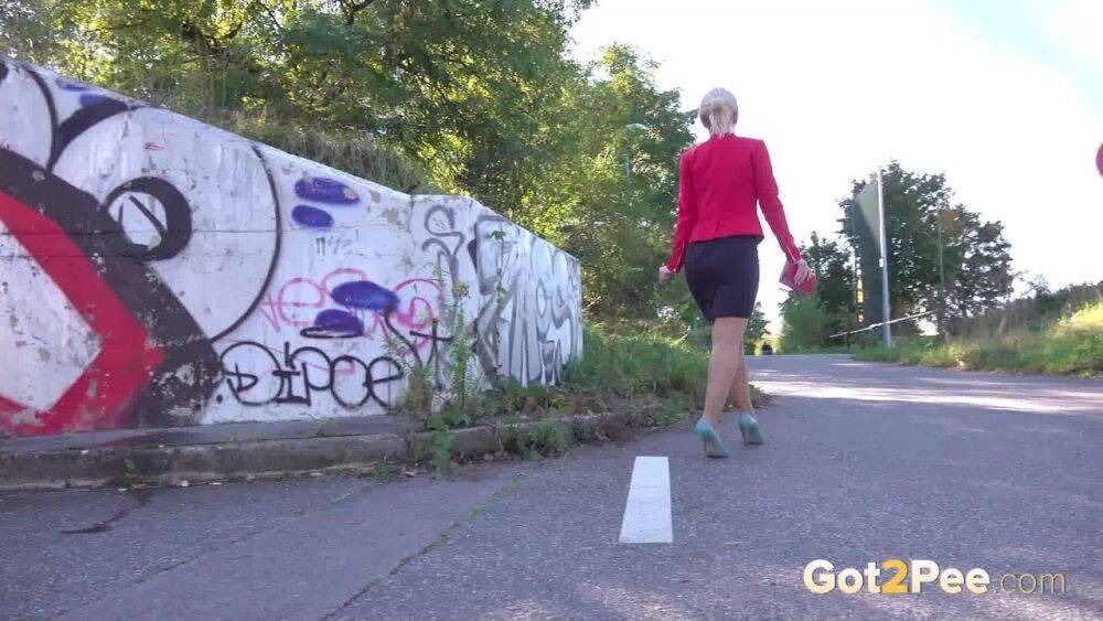 Di Devi squats near a bridge to piss outside - #4