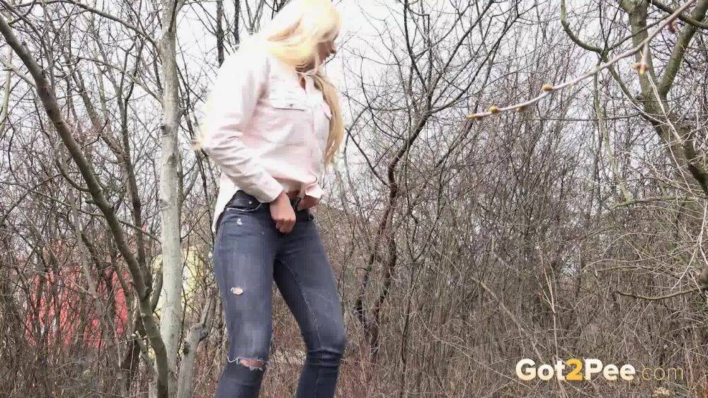 Blonde girl Katy Sky pulls down ripped jeans near leafless trees for a piss - #12