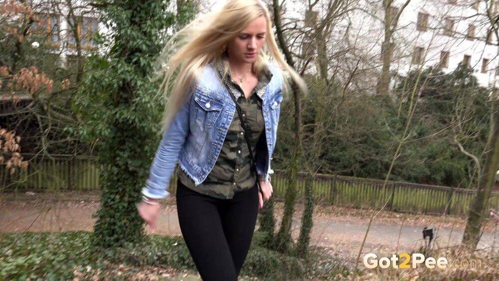 Blonde girl Katy Sky pulls down her leggings for a quick pee in public - #8