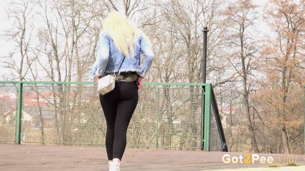 Blonde girl Katy Sky pulls down her leggings for a quick pee in public - #5