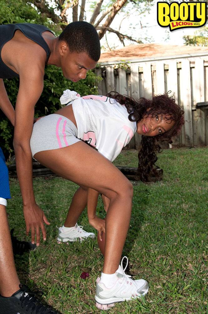 Ebony chick Envy Kenya gets nailed in backyard after a game of football | Photo: 3970015