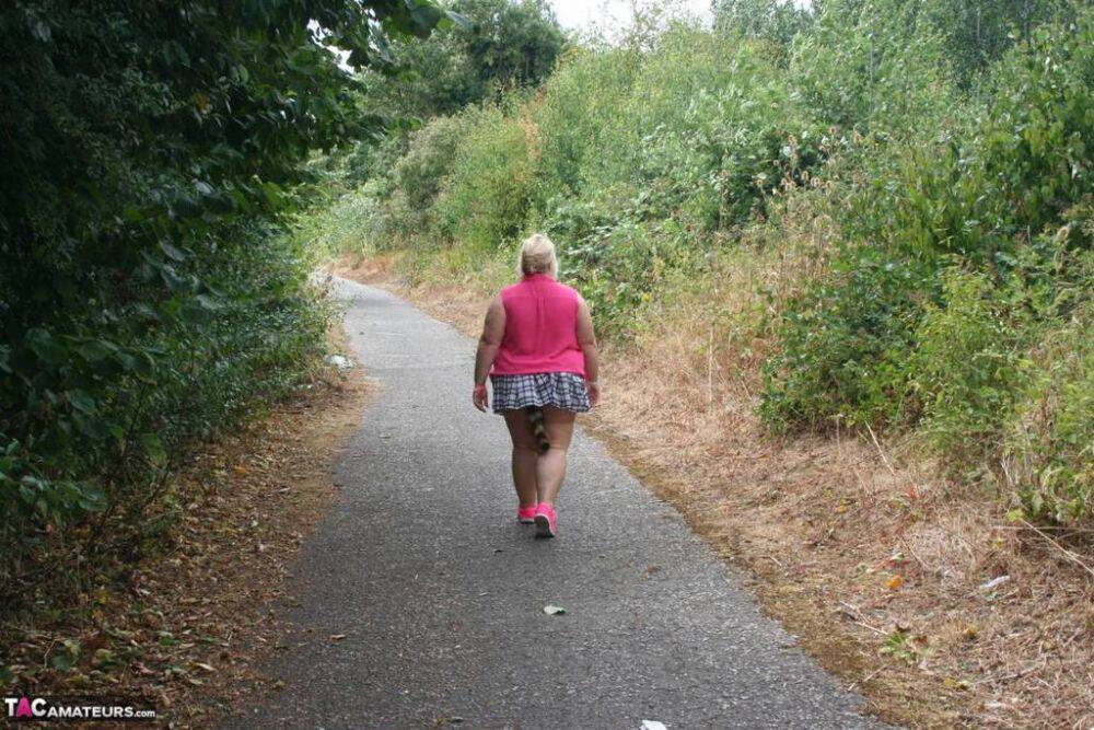 Fat UKwoman Lexie Cummings walks a path sporting a raccoon tail butt plug | Photo: 4194980