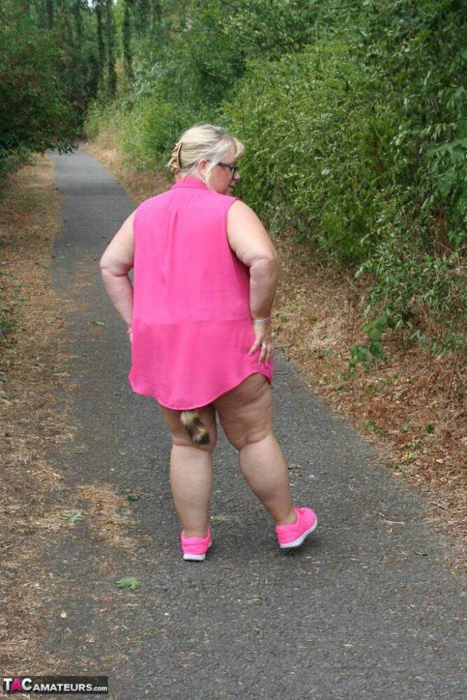 Fat UKwoman Lexie Cummings walks a path sporting a raccoon tail butt plug | Photo: 4195003
