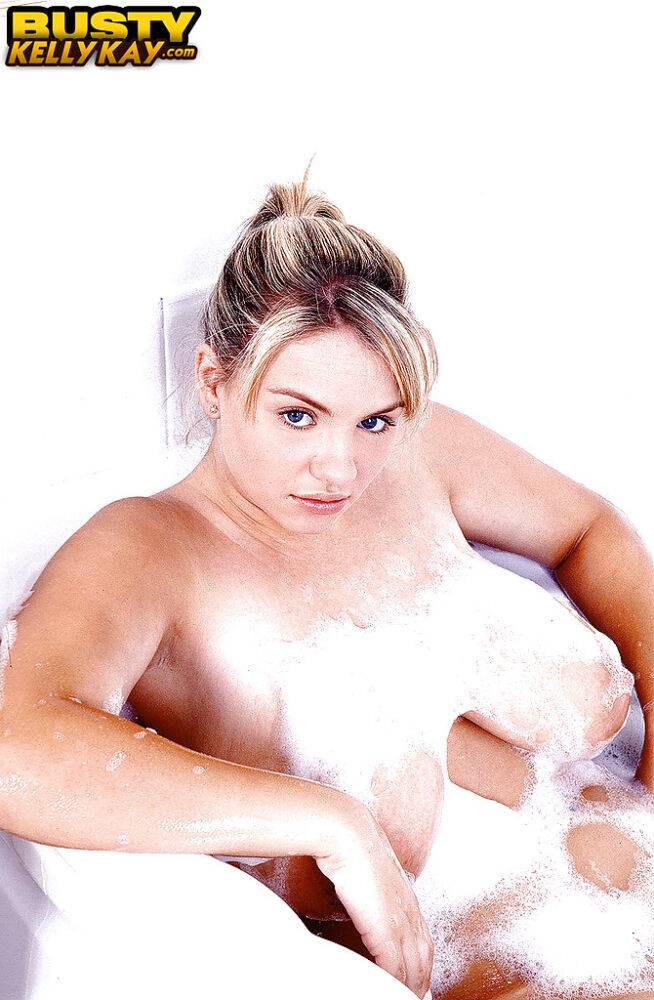Plump Euro babe Kelly Kay soaps up huge pornstar juggs in bathtub - #1