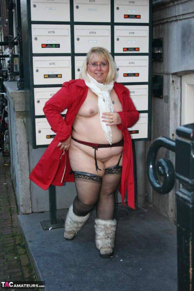 Fat UK blonde Lexie Cummings exposes herself in public before masturbating | Photo: 4372741