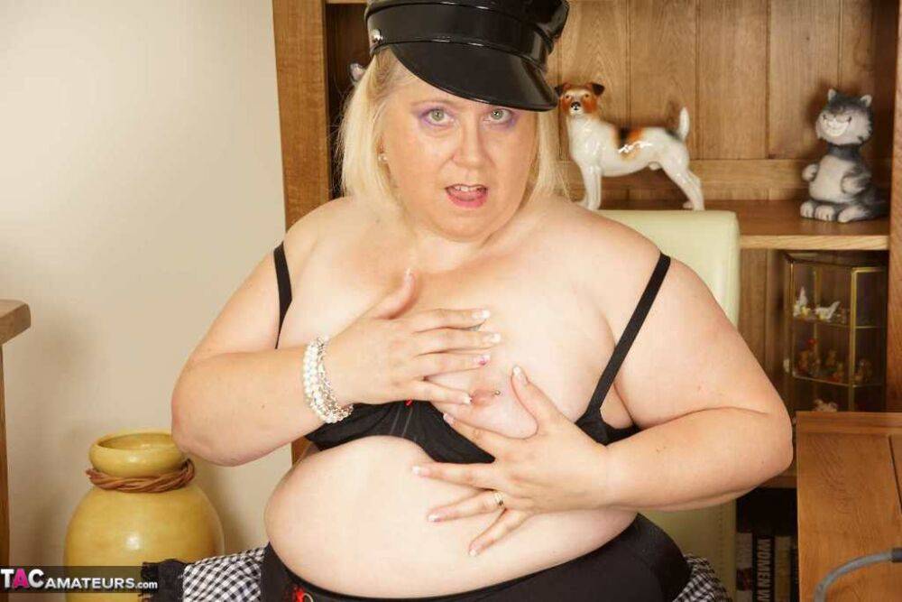 Big fatty Lexie Cummings fondles small saggy tits & toys pierced BBW pussy - #10