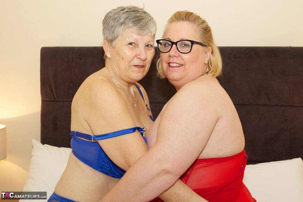 Fat British amateur Lexie Cummings has lesbian sex with a grandmother | Photo: 4385974