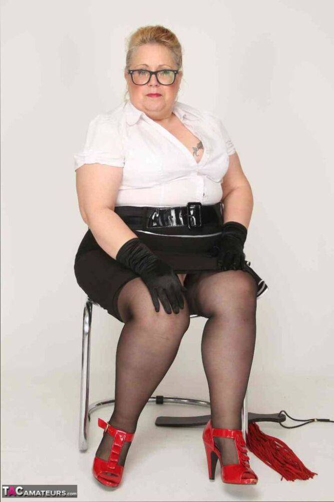Obese UK blonde Lexie Cummings displays her pierced twat in gloves and nylons - #3