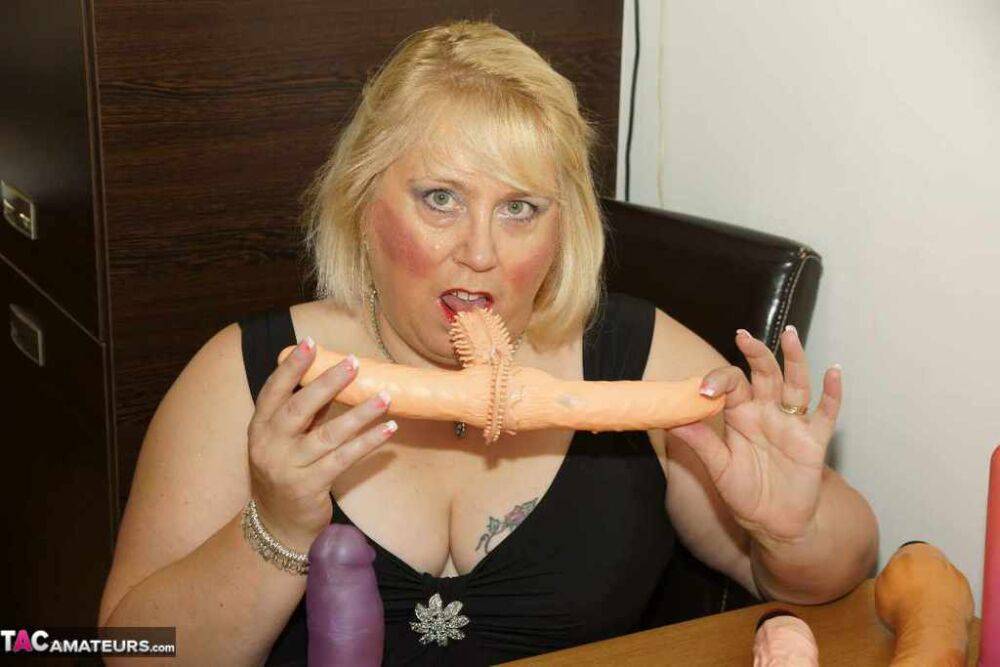 Fat UK blonde Lexie Cummings pleasures her vagina with her sex toy collection - #13