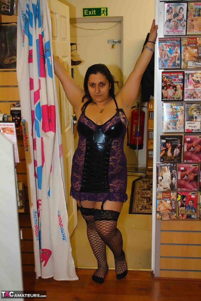 Fat amateur Kimberly Scott changes into lingerie inside a XXX store - #12