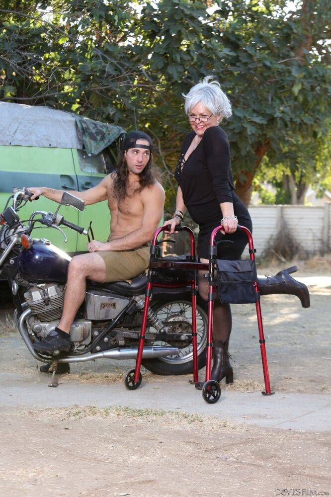 Naughty granny Kelly Leigh might need a walker but she can still strip | Photo: 4469423