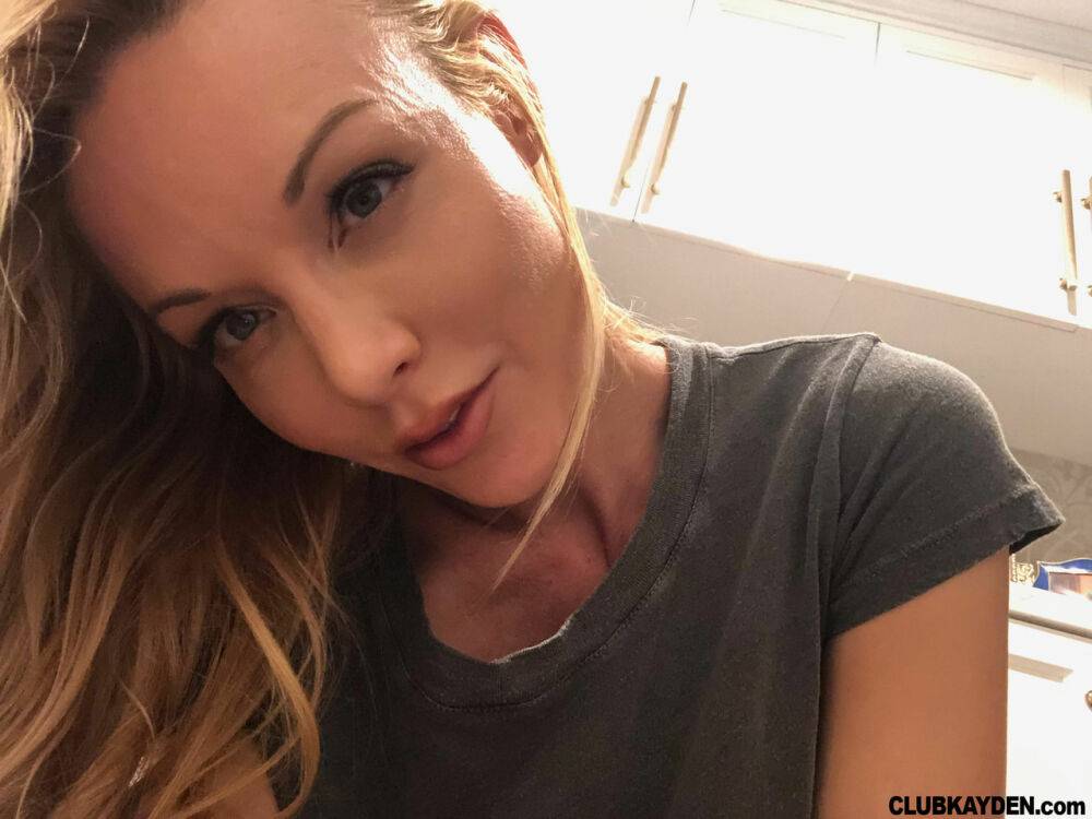 Hot blond Kayden Kross sports long nipples while taking masturbation selfies - #8