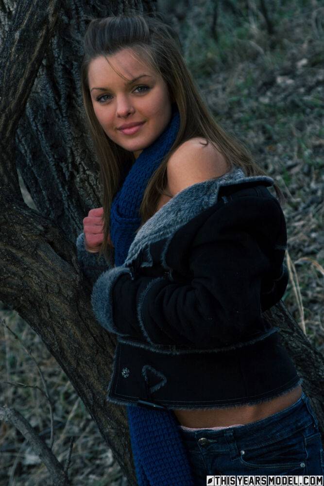 Beautiful girl Michelle Jean gets naked up against a tree during the Fall - #4