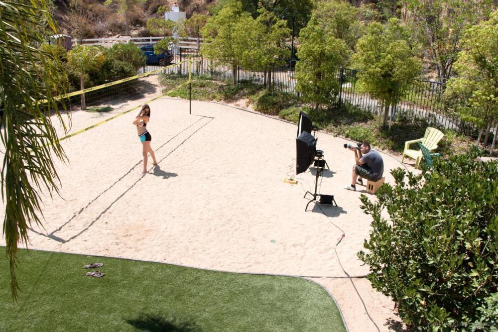 Jelena jensen & siri enjoy their day in the sun posing at the volleyball court! - #8