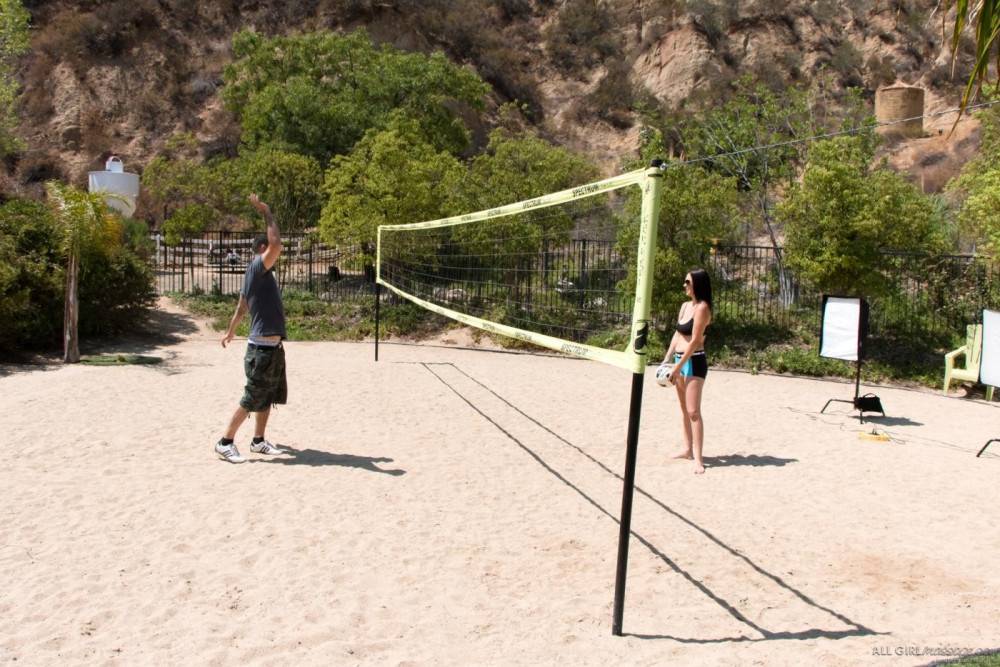 Jelena jensen & siri enjoy their day in the sun posing at the volleyball court! - #4