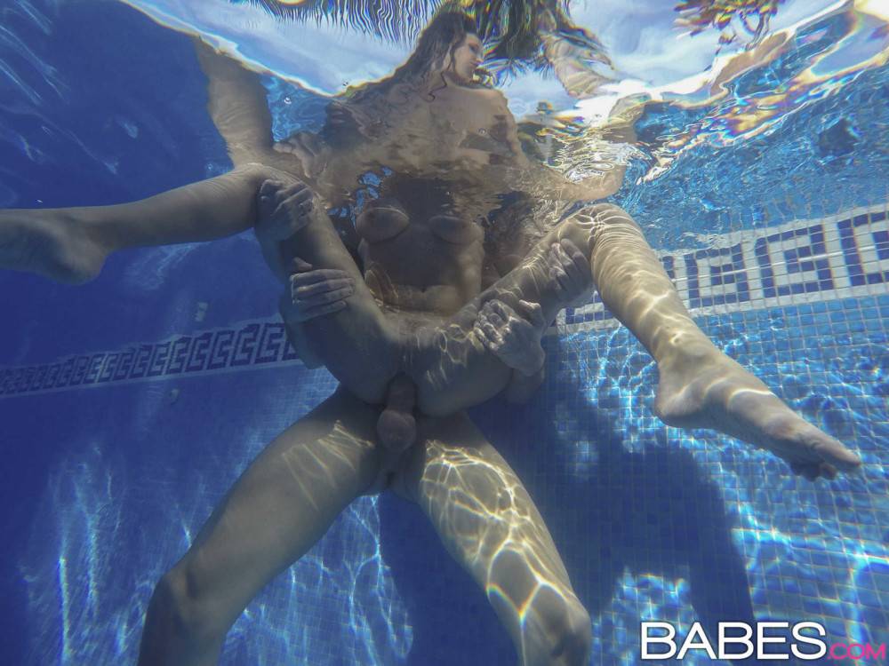 Bikini-clad brunette gets destroyed underwater, she's all wet - #26